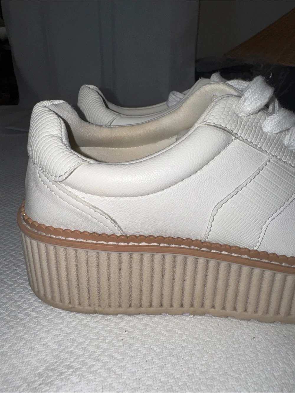 DV by Dolce Vita Bubbles Platform White Leather Low-Top Sneakers Size 8.5